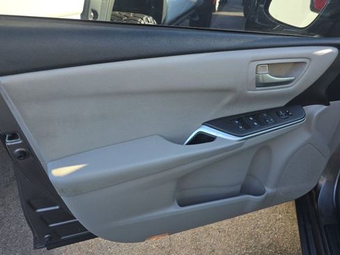 Used 2015 Toyota Camry LE image 14