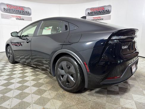 Used 2025 Toyota Prius Plug-In Hybrid image 5