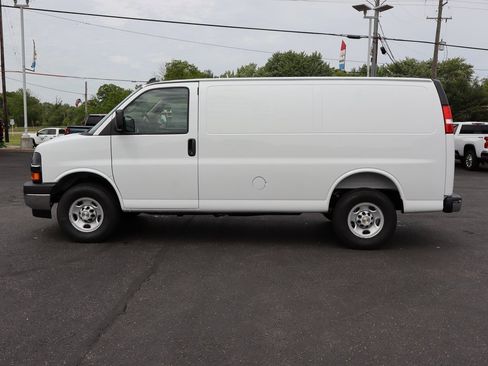 New 2025 Chevrolet Express 3500 w/ Chrome Appearance Package image 18