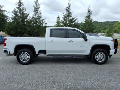 Certified 2022 Chevrolet Silverado 2500 High Country w/ Z71 Off-Road Package AWD/4WD image 4