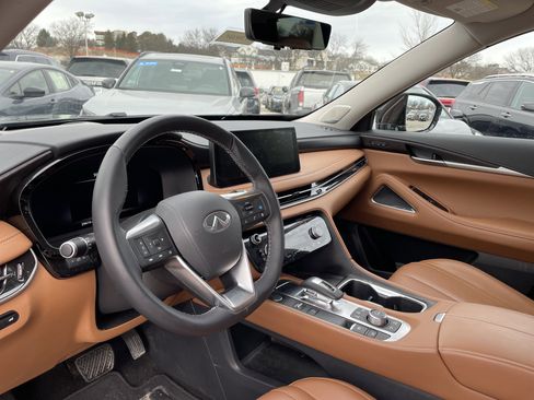 Used 2024 INFINITI QX60 Sensory w/ Vision Package image 10