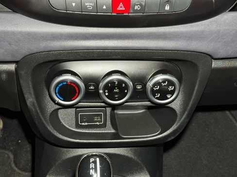 Used 2017 FIAT 500L Trekking w/ Dual-Pane Sunroof Package FWD image 47
