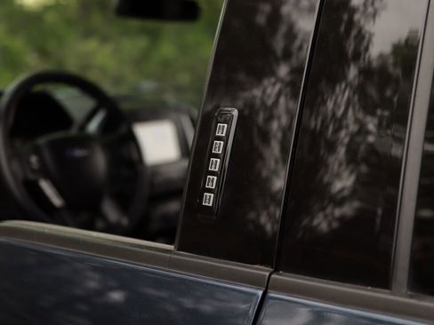 Used 2019 Ford F150 XLT w/ Equipment Group 302A Luxury AWD/4WD image 38