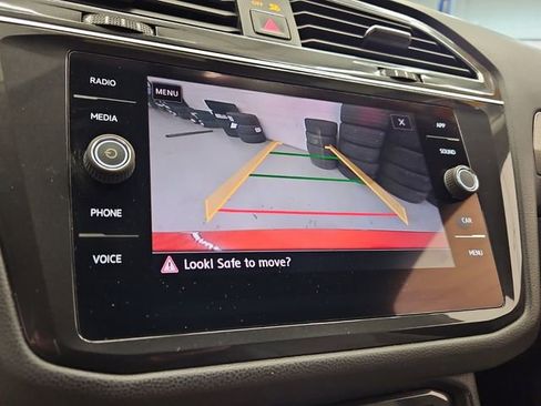 Used 2018 Volkswagen Tiguan SE image 23