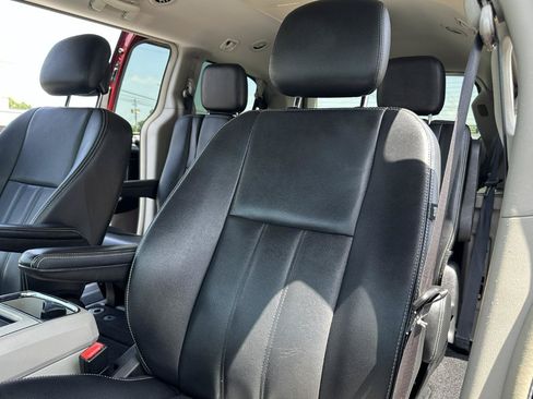 Used 2016 Chrysler Town & Country Touring w/ Driver Convenience Group FWD image 29