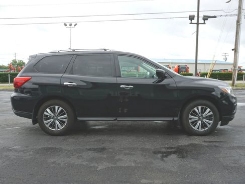 Used 2020 Nissan Pathfinder SV w/ Cargo Package FWD image 4