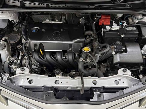 Used 2015 Toyota Yaris L image 28