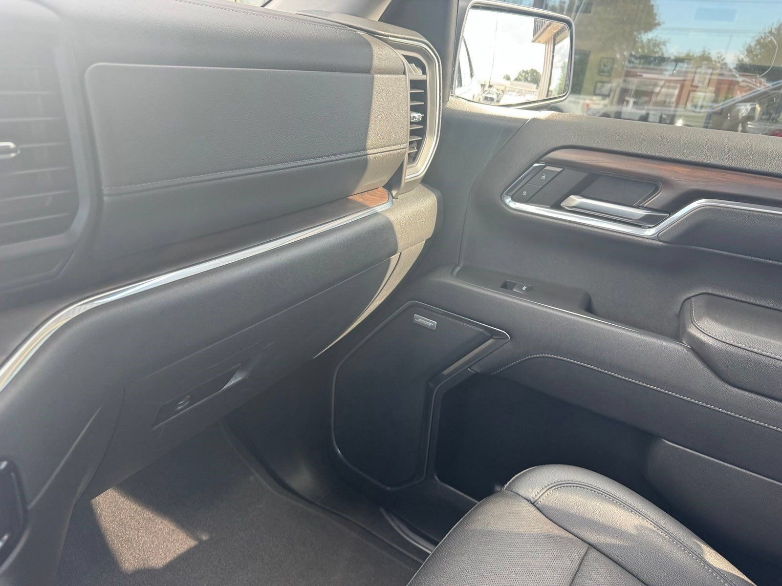 Used 2023 GMC Sierra 1500 SLT w/ SLT Premium Package AWD/4WD image 11