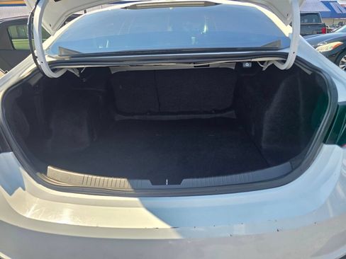 Used 2020 Chevrolet Malibu LT FWD image 16
