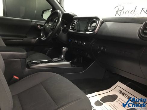 Used 2016 Toyota Tacoma TRD Sport w/ Towing Package AWD/4WD image 39