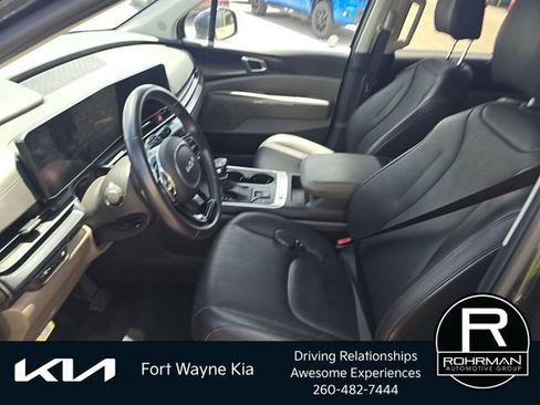 Certified 2025 Kia Carnival FWD image 11