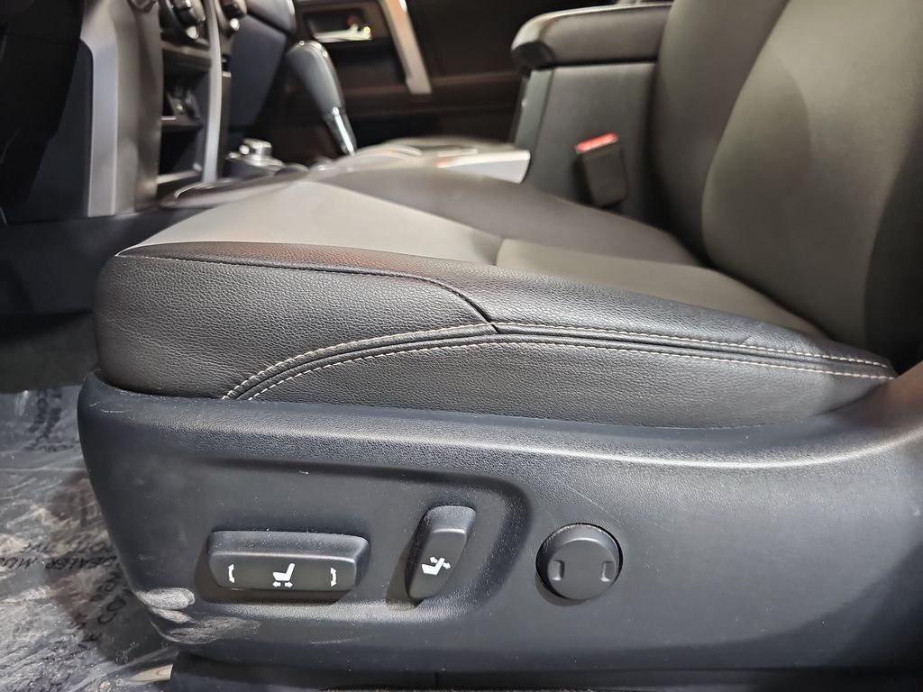 Used 2020 Toyota 4Runner SR5 Premium w/ Moonroof Package AWD/4WD image 30