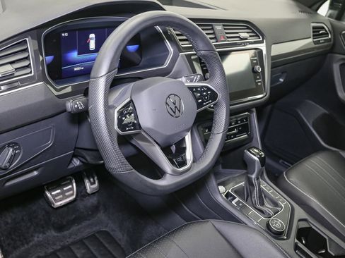 Certified 2024 Volkswagen Tiguan SE R-Line image 29