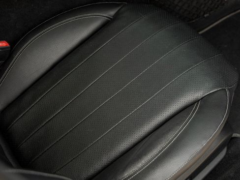 Used 2017 Mercedes-Benz E 300 4MATIC image 38