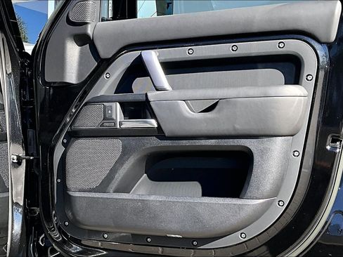Used 2023 Land Rover Defender 110 V8 image 24