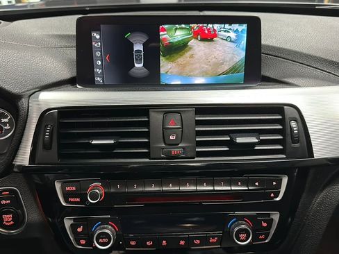 Used 2018 BMW M4 Convertible image 30