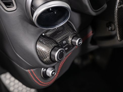 Used 2019 Ferrari Portofino RWD image 45