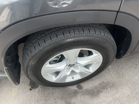 Used 2023 Toyota Highlander LE image 8