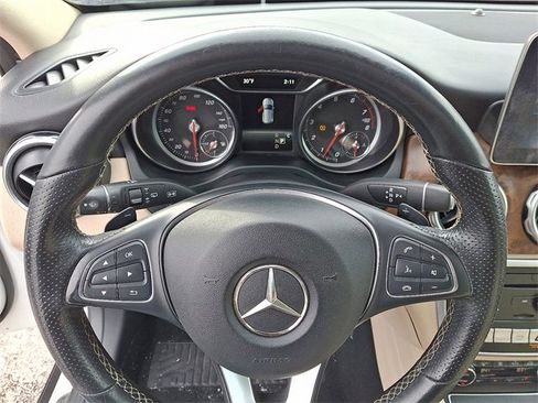 Used 2019 Mercedes-Benz GLA 250 4MATIC w/ Premium Package image 21