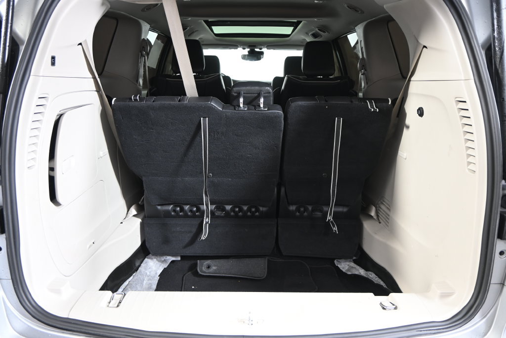 Used 2023 Chrysler Pacifica Limited FWD image 17