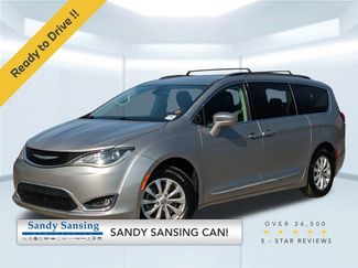 Used 2017 Chrysler Pacifica Touring-L image 1