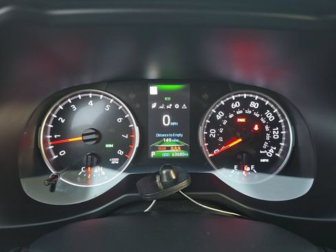 Used 2022 Toyota RAV4 XLE FWD image 13