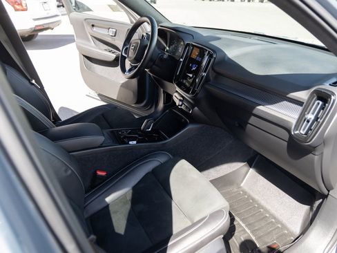 Used 2022 Volvo XC40 T5 R-Design image 20