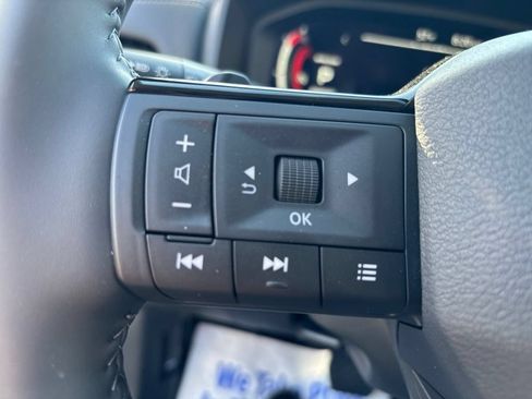Used 2025 Nissan Rogue SL w/ Tech Package FWD image 9