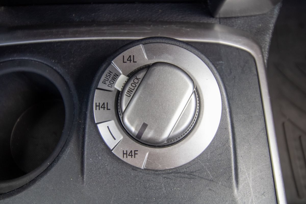 Used 2016 Toyota 4Runner Limited AWD/4WD image 33
