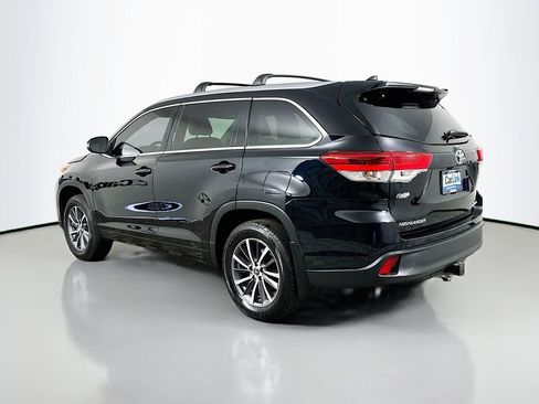 Used 2017 Toyota Highlander XLE image 5