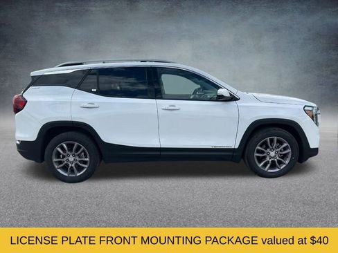 Used 2023 GMC Terrain SLT image 2