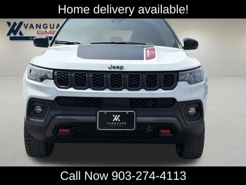 Used 2025 Jeep Compass Trailhawk image 2