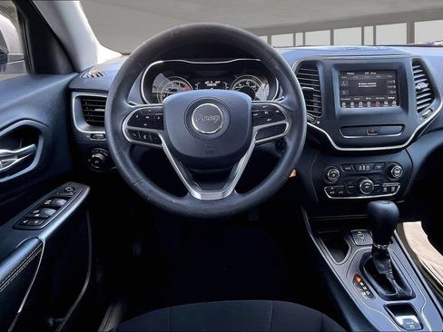 Used 2019 Jeep Cherokee Latitude w/ Popular Appearance Group FWD image 5