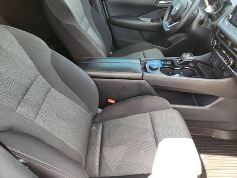 Used 2024 Nissan Rogue SV AWD/4WD image 14