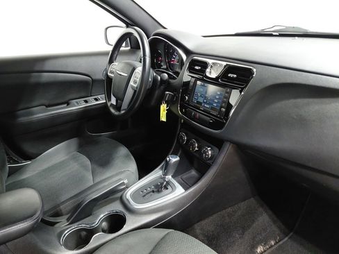 Used 2011 Chrysler 200 Touring image 25