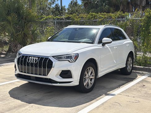 Used 2023 Audi Q3 2.0T Premium AWD/4WD image 3