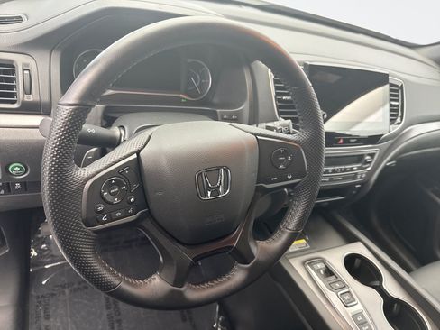 Used 2025 Honda Passport EX-L image 12