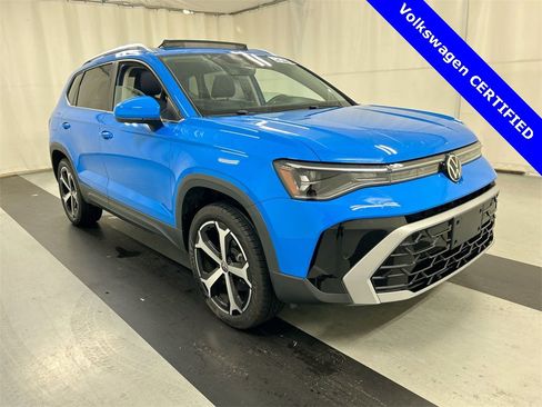 Certified 2025 Volkswagen Taos SEL image 1