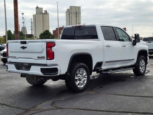 Used 2025 Chevrolet Silverado 2500 High Country w/ High Country Premium Package AWD/4WD image 2