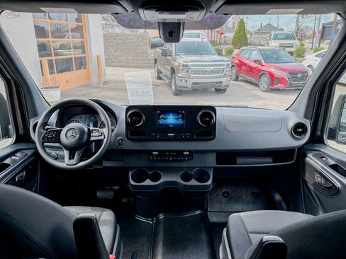 Used 2024 Mercedes-Benz Sprinter 2500 image 30