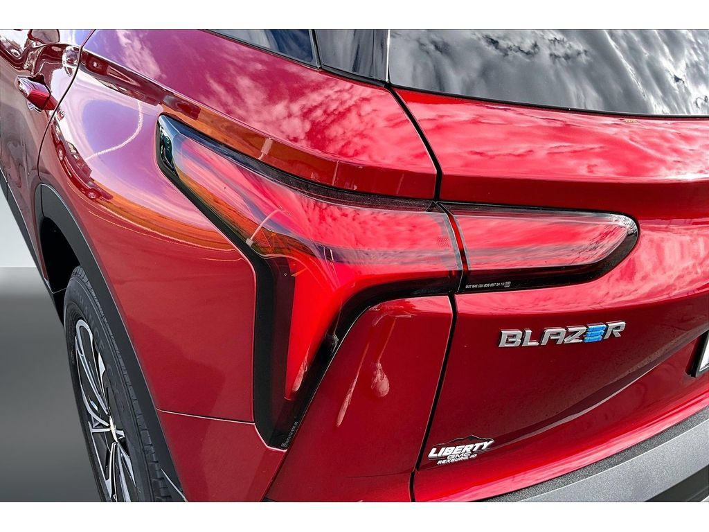 Used 2024 Chevrolet Blazer EV LT AWD/4WD image 20