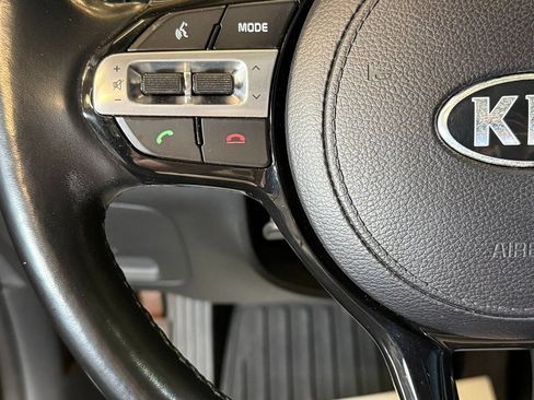 Used 2018 Kia Cadenza Premium w/ Luxury Package FWD image 11