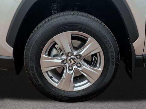 Used 2024 Toyota RAV4 XLE FWD image 7