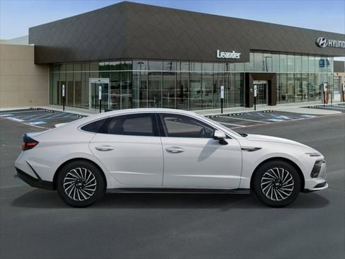 Used 2025 Hyundai Sonata SEL FWD image 7