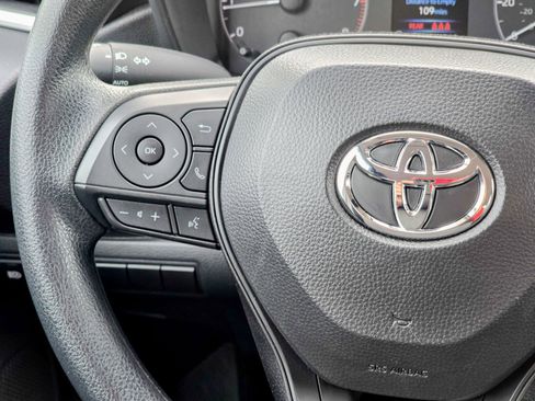 Used 2025 Toyota Corolla LE image 37