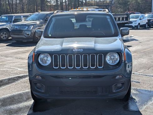 Used 2018 Jeep Renegade Latitude image 3