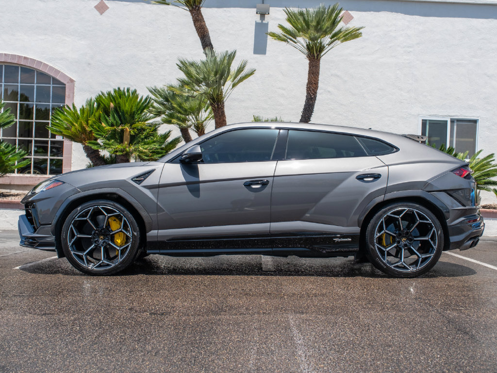 Used 2024 Lamborghini Urus Performante AWD/4WD image 2