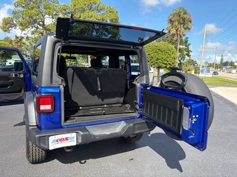 Used 2018 Jeep Wrangler Sport AWD/4WD image 15