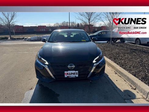 Used 2024 Nissan Altima 2.5 SV image 3