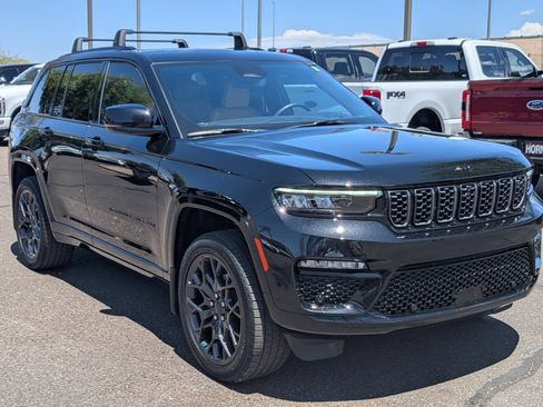 Used 2025 Jeep Grand Cherokee Summit AWD/4WD image 3
